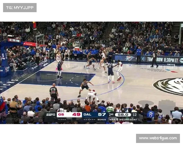 库里第三节连中三分，勇士独行侠比分紧咬